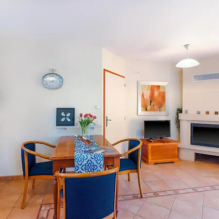 Maison Hyacinthe קסטלנו-לה-שאפל