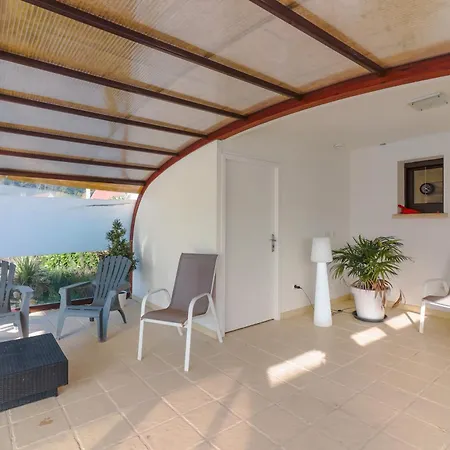 בית נופש Maison Hyacinthe קסטלנו-לה-שאפל